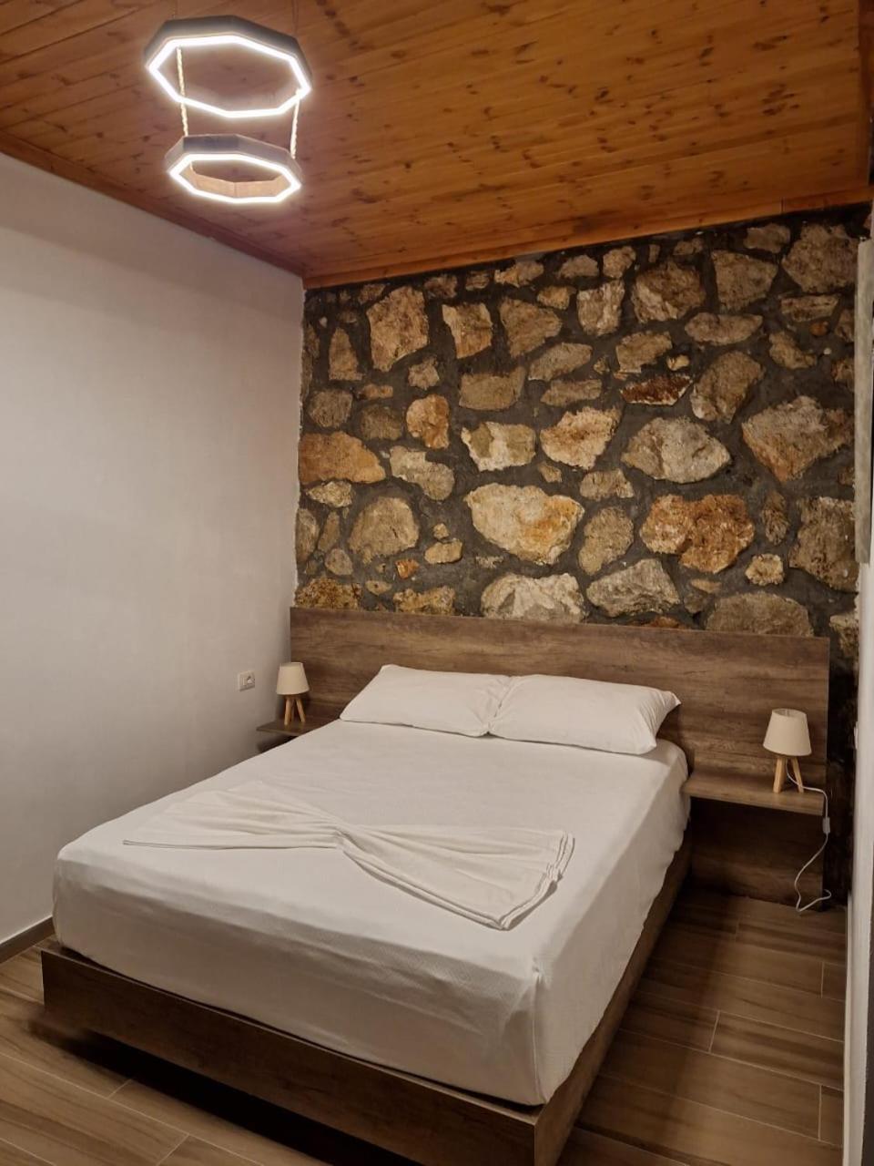 Flower Hill Vlore Exterior photo